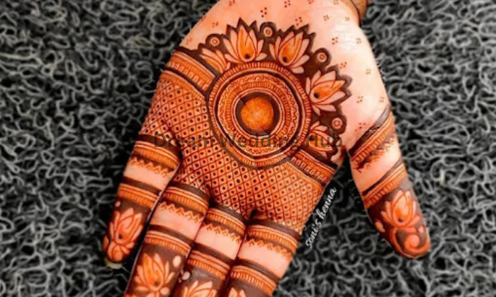 Pawan mehandi artists Sadar Bazar